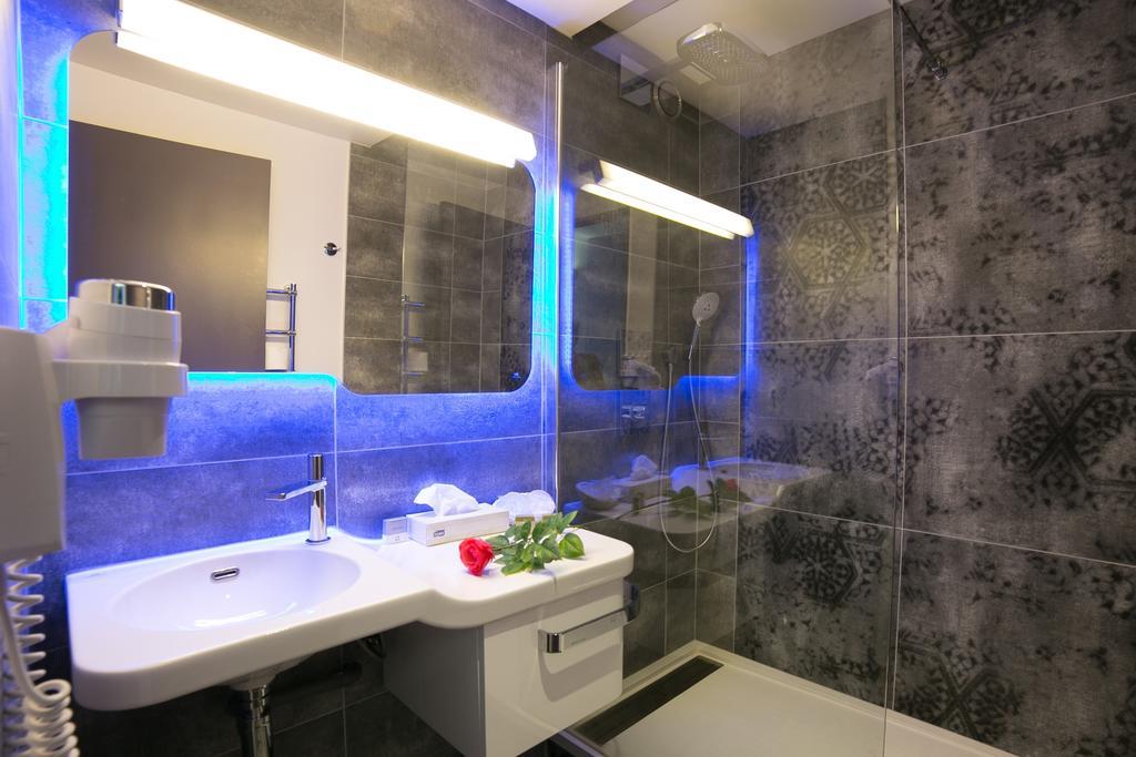 Le Thalassa Hotel & Spa 카마레 쉬르 메르 객실 사진